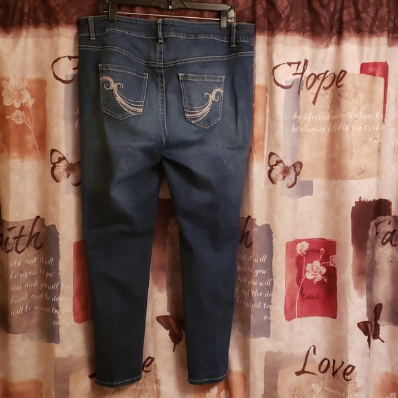 Jeans - Picture 2 of 3